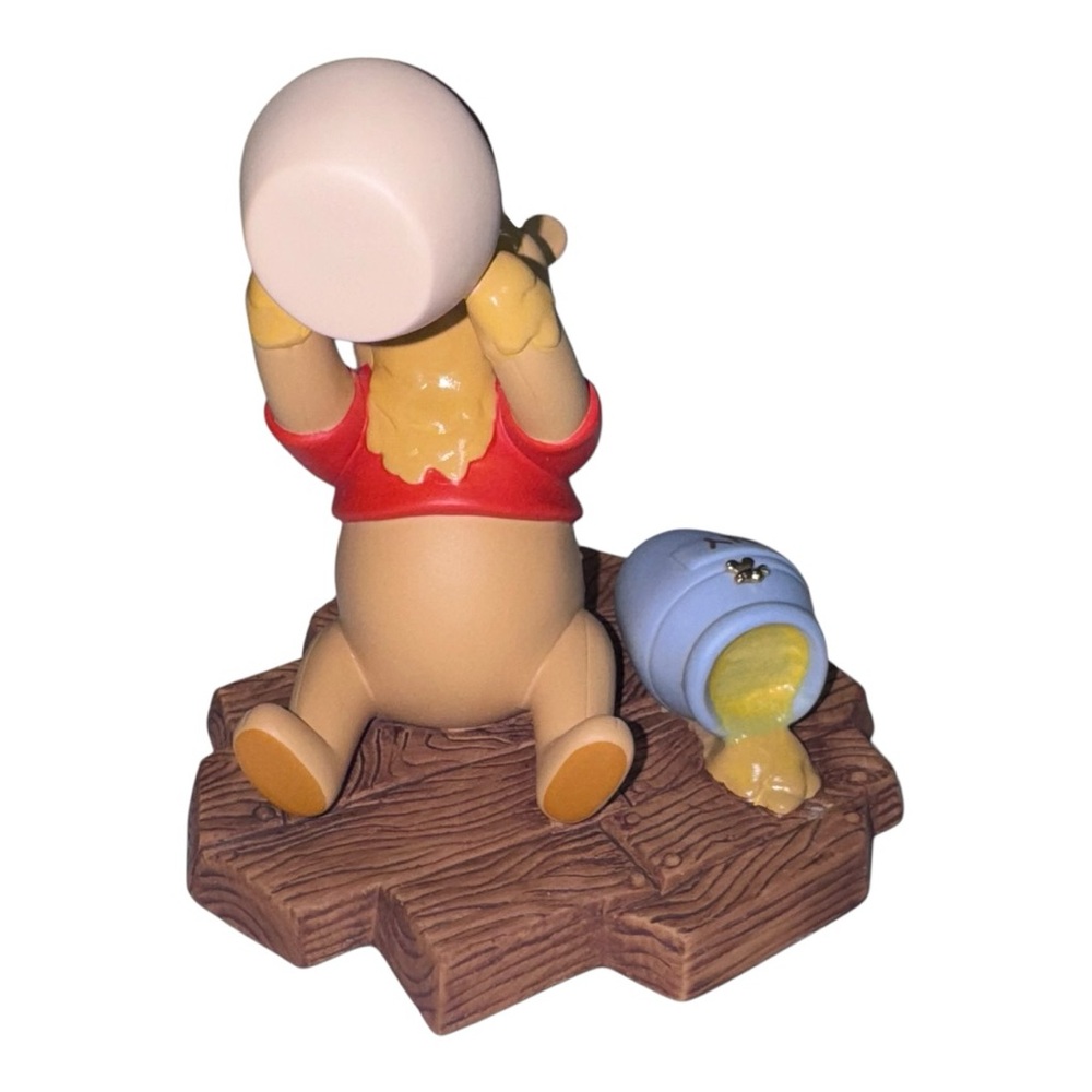 Pooh & Friends (NWT) “Life Is Sweet” collectible, porcelain figurine - Picture 3 of 11